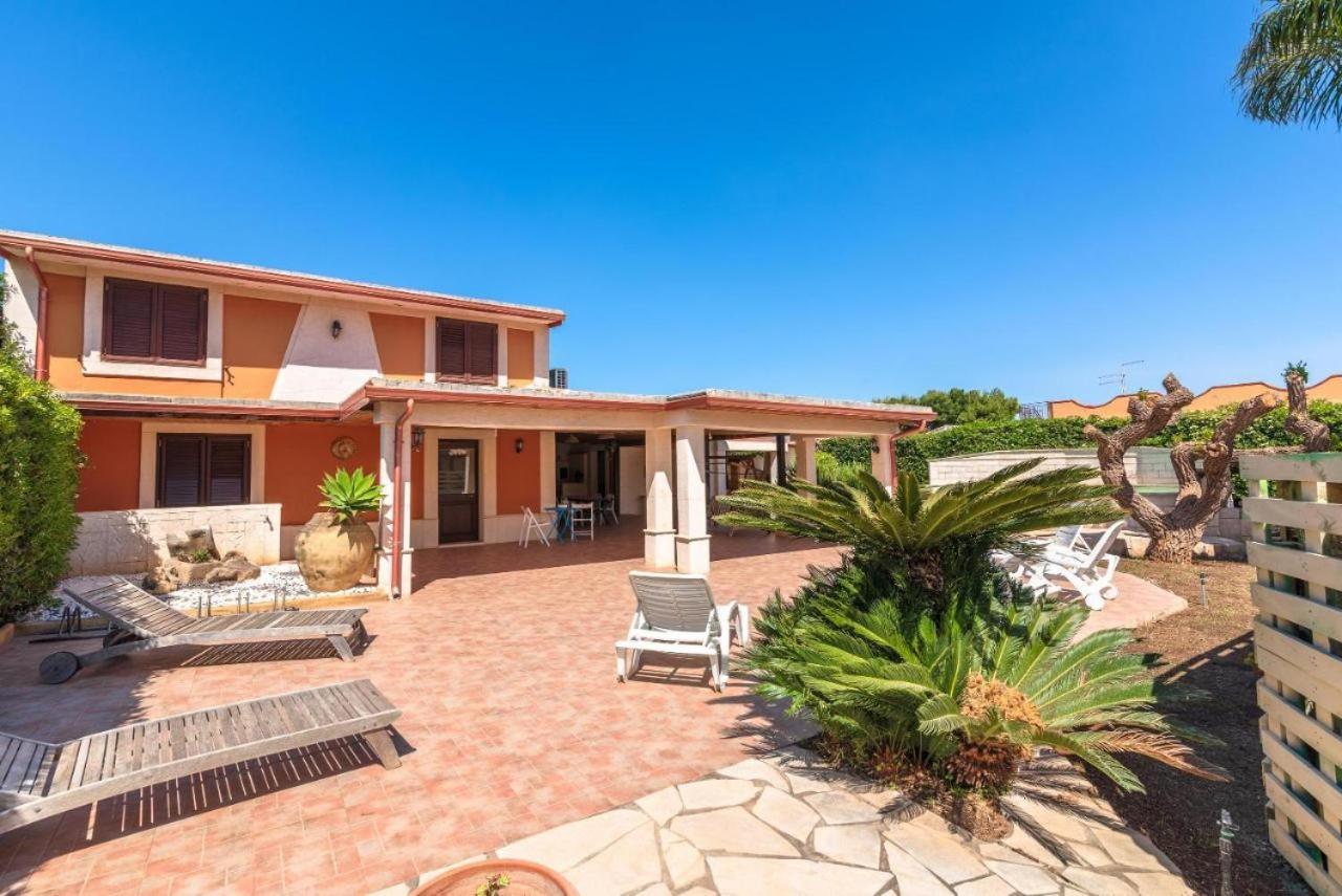 Villa Con Piscina Al Mare Оньина Экстерьер фото