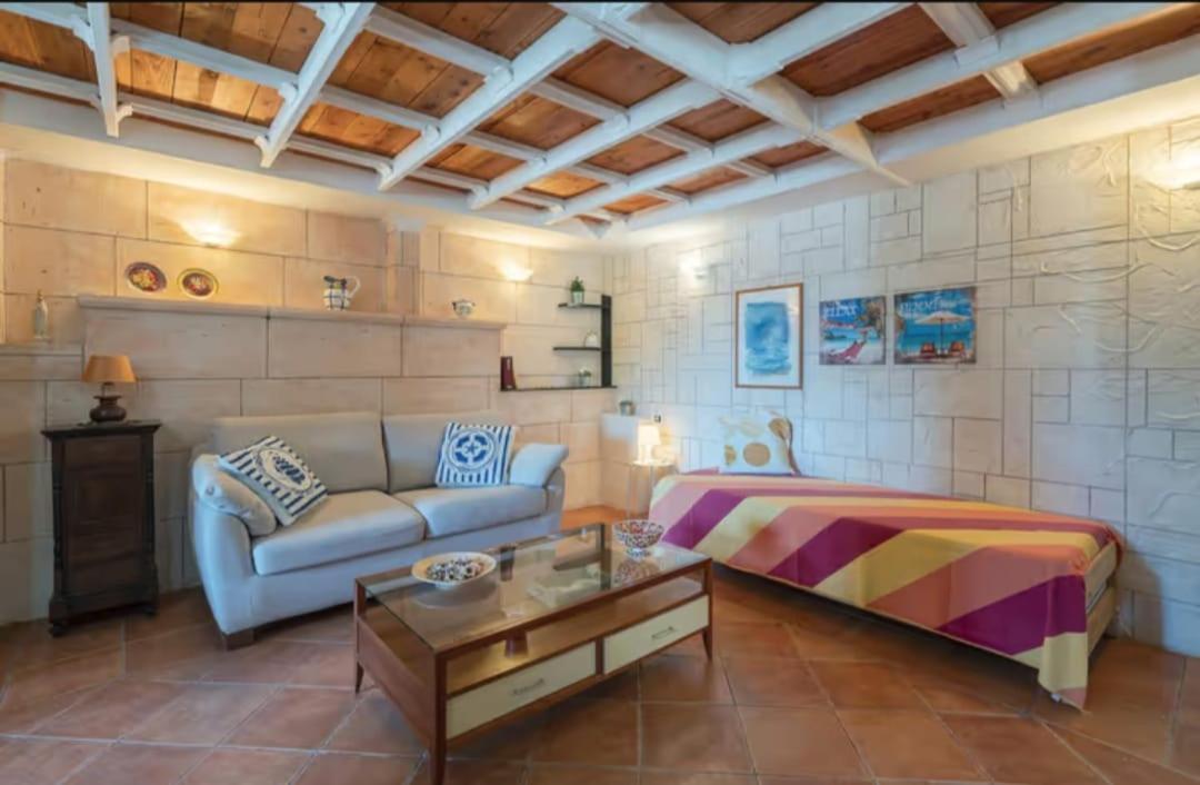 Villa Con Piscina Al Mare Оньина Экстерьер фото